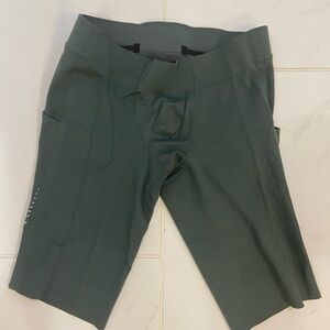 Lululemon men’s running shorts half tight green size M